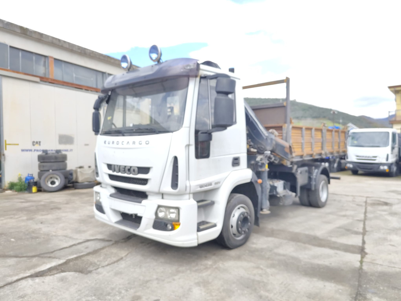 IVECO EUROCARGO 120E28 - Lastbil med kran: billede 1 IVECO EUROCARGO 120E28 - Lastbil med kran: billede 1
