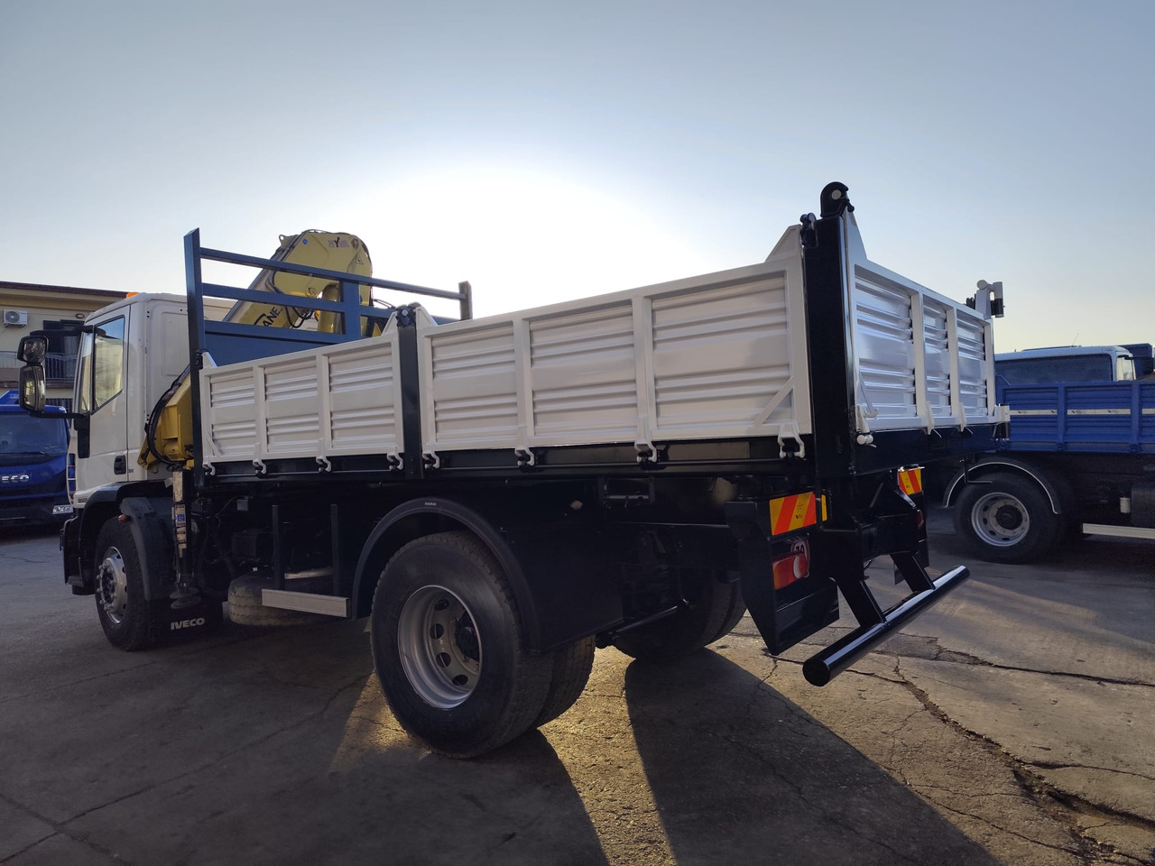 IVECO EUROCARGO 180E25 - Lastbil med kran: billede 3 IVECO EUROCARGO 180E25 - Lastbil med kran: billede 3