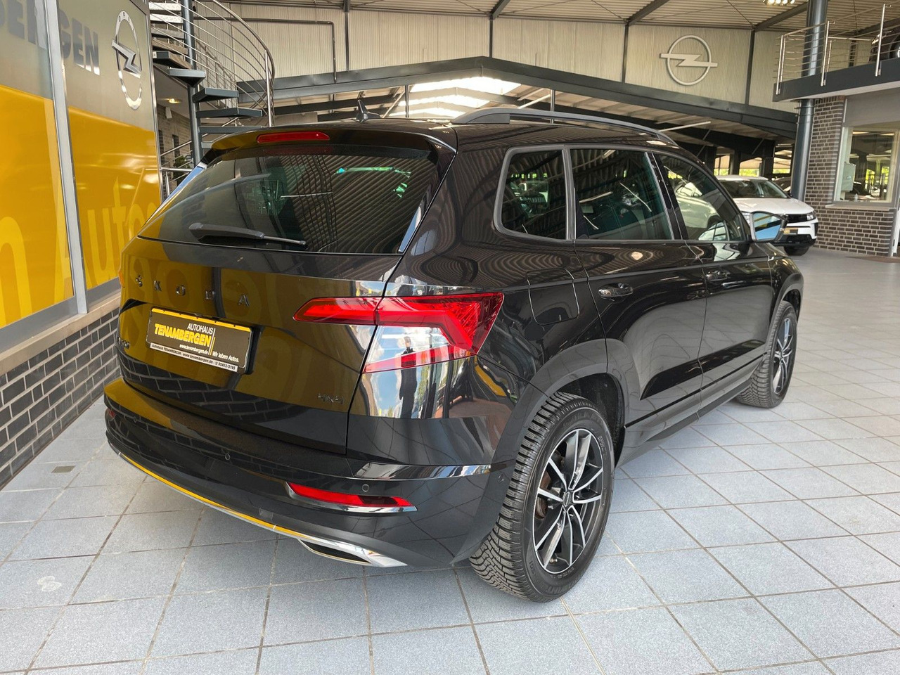 Skoda Karoq Sportline 4x4 Kamera Virt.Cockp LED ACC - SUV: billede 3 Skoda Karoq Sportline 4x4 Kamera Virt.Cockp LED ACC - SUV: billede 3