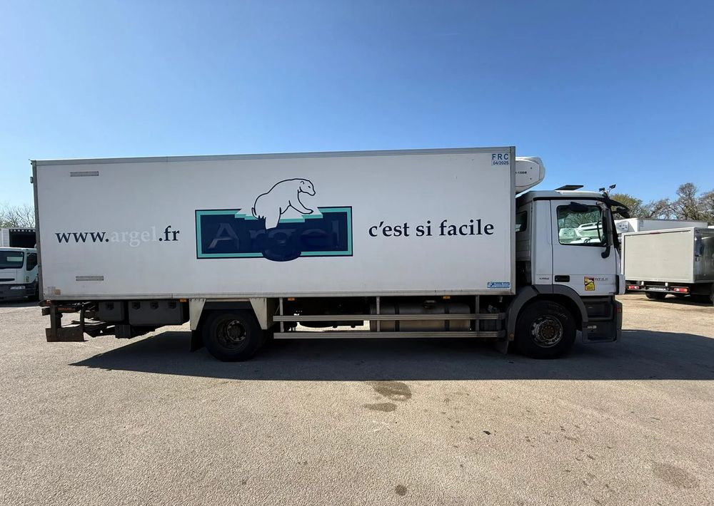 Mercedes-Benz ACTROS 1832 4X2 CHŁODNIA TERMOKING T1200-R Winda - Kølevogn lastbil: billede 2 Mercedes-Benz ACTROS 1832 4X2 CHŁODNIA TERMOKING T1200-R Winda - Kølevogn lastbil: billede 2