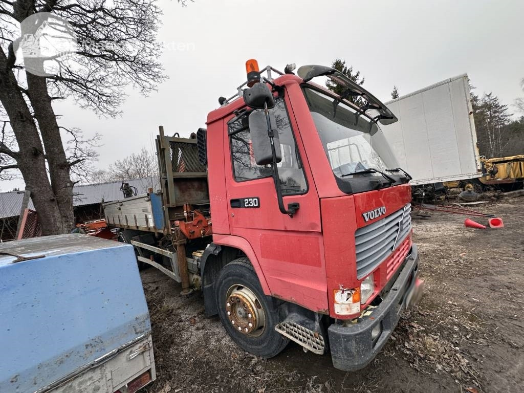 Volvo FL7 - Lastbil med kran: billede 1 Volvo FL7 - Lastbil med kran: billede 1