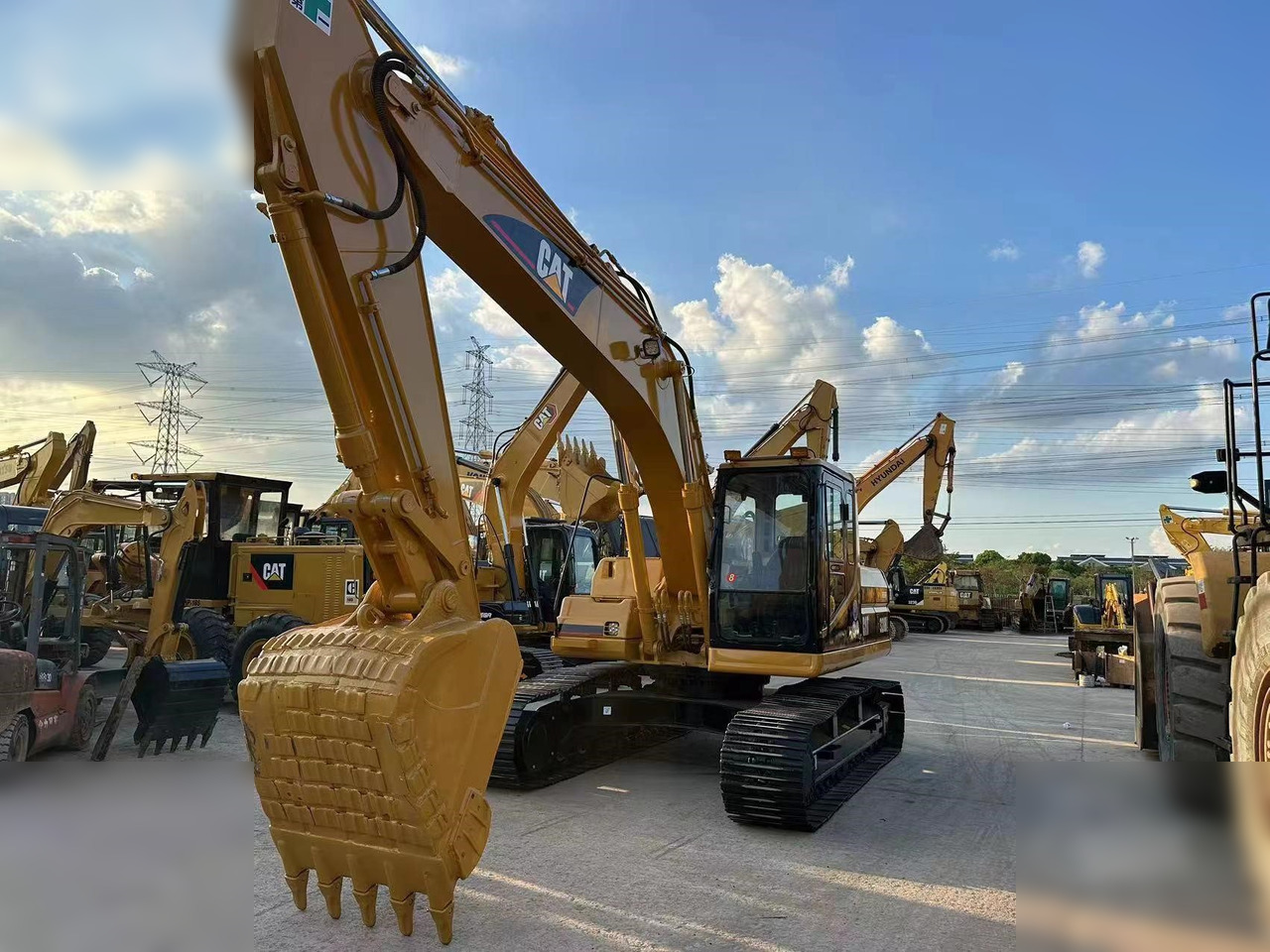 CATERPILLAR 320BL - Bæltegravemaskine: billede 2 CATERPILLAR 320BL - Bæltegravemaskine: billede 2
