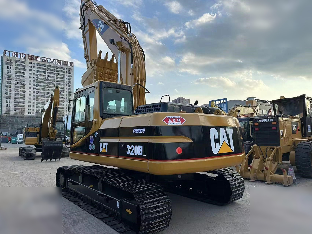 CATERPILLAR 320BL - Bæltegravemaskine: billede 3 CATERPILLAR 320BL - Bæltegravemaskine: billede 3