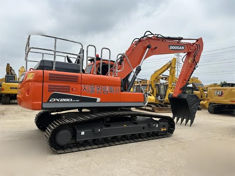 DOOSAN DX260 LC - Bæltegravemaskine: billede 2 DOOSAN DX260 LC - Bæltegravemaskine: billede 2