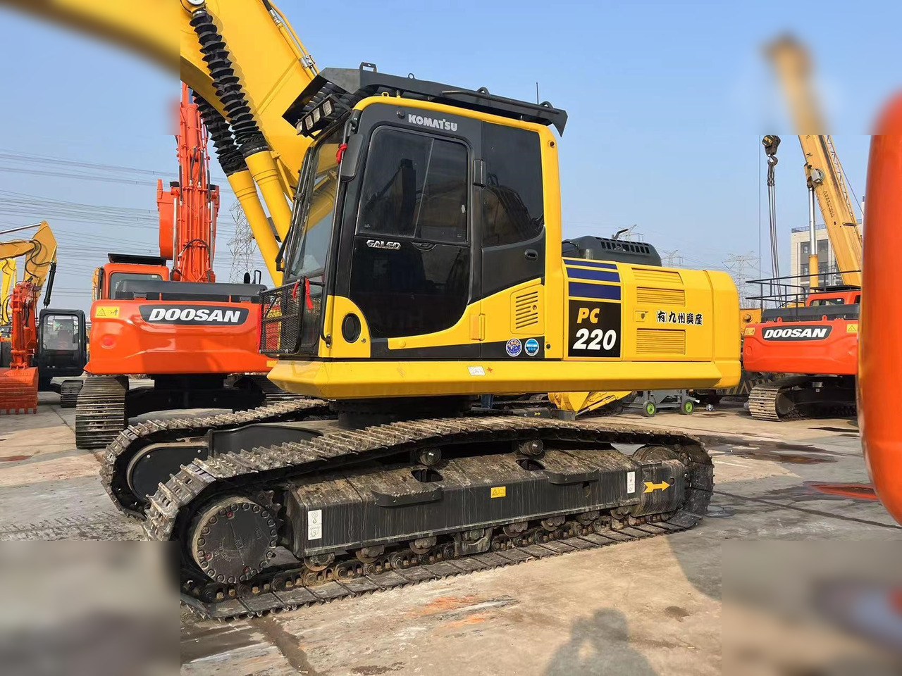 KOMATSU PC220-8M0 - Bæltegravemaskine: billede 3 KOMATSU PC220-8M0 - Bæltegravemaskine: billede 3