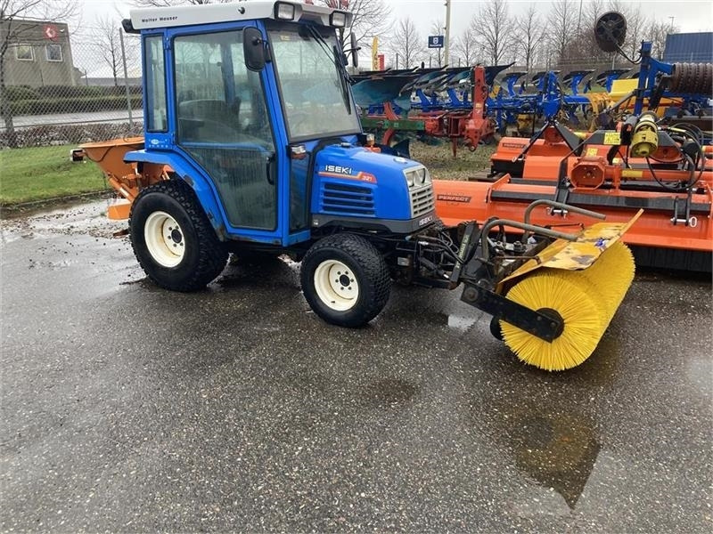 Iseki 321 med 130 cm kost og saltspreder - Kommunal traktor: billede 1 Iseki 321 med 130 cm kost og saltspreder - Kommunal traktor: billede 1