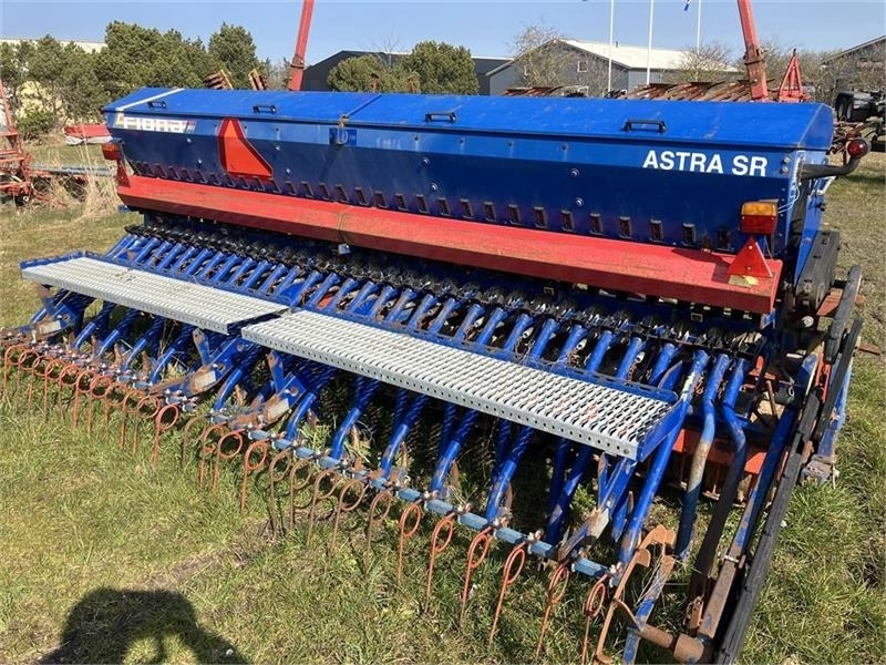 Kuhn HR 4002 Med Fiona Astra SR - Kombi-såmaskine: billede 3 Kuhn HR 4002 Med Fiona Astra SR - Kombi-såmaskine: billede 3