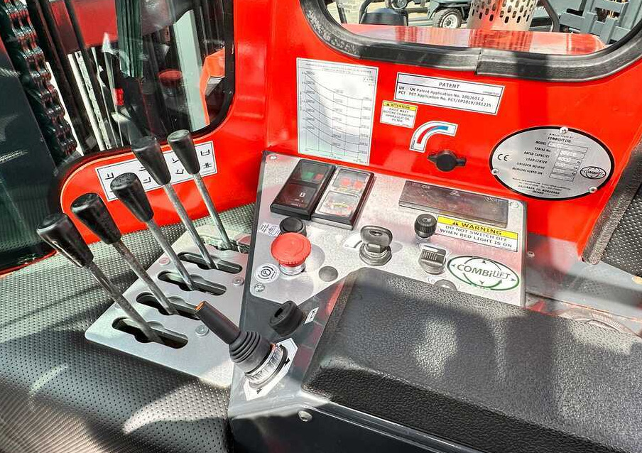 Firevejs reach truck Combilift C4000 / TRIPLEX / 9300MM / FREE LIFT / FORK POSITIONER / GAS / CABIN / LIKE NEW: billede 16