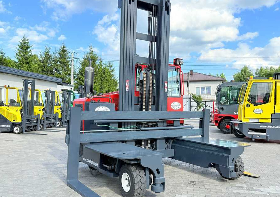 Combilift C8000 / GAS / TRIPLEX 8300 / WIDE FORK POSITIRONER / FREE-LIFT / A comprehensive range of four-way and side-loading forklifts. - Firevejs reach truck: billede 5 Combilift C8000 / GAS / TRIPLEX 8300 / WIDE FORK POSITIRONER / FREE-LIFT / A comprehensive range of four-way and side-loading forklifts. - Firevejs reach truck: billede 5