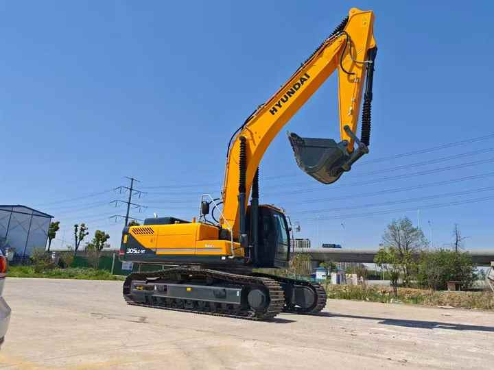 Heavy-Duty Hyundai 305 Excavator for Mining & Construction - Well-Maintained, Warranty Included - Bæltegravemaskine: billede 2 Heavy-Duty Hyundai 305 Excavator for Mining & Construction - Well-Maintained, Warranty Included - Bæltegravemaskine: billede 2