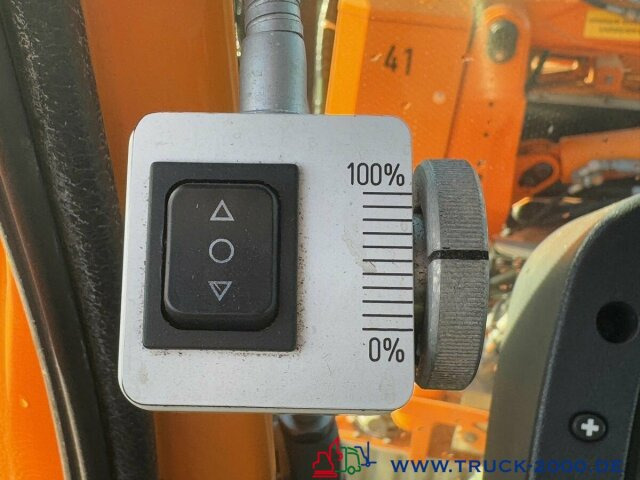 Unimog U 400 4x4 Winterdienst epoke Salzstreuer 238 PS - Lastbil: billede 2 Unimog U 400 4x4 Winterdienst epoke Salzstreuer 238 PS - Lastbil: billede 2