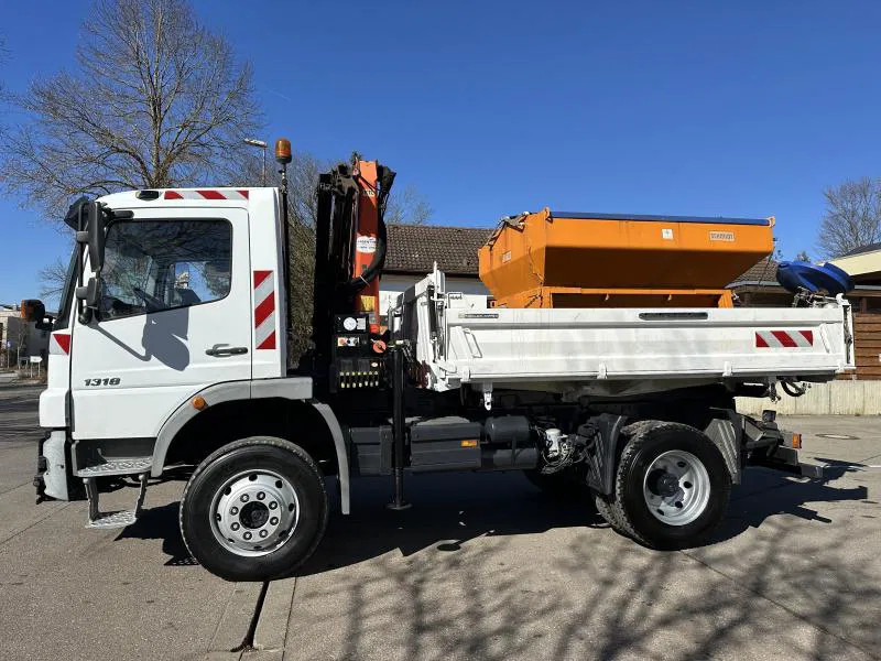 Mercedes-Benz Atego 1318 5 x AK Allrad Kran Palfinger 7001 - Tipvogn lastbil, Lastbil med kran: billede 1 Mercedes-Benz Atego 1318 5 x AK Allrad Kran Palfinger 7001 - Tipvogn lastbil, Lastbil med kran: billede 1