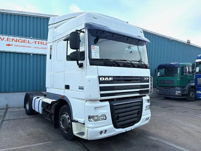 DAF XF 105.460 SPACECAB (ZF-MANUAL GEARBOX / 2x DIESELTANK / MX-ENGINE BRAKE / AIRCONDITIONING / FRIDGE / ETC. - Trækker: billede 2 DAF XF 105.460 SPACECAB (ZF-MANUAL GEARBOX / 2x DIESELTANK / MX-ENGINE BRAKE / AIRCONDITIONING / FRIDGE / ETC. - Trækker: billede 2