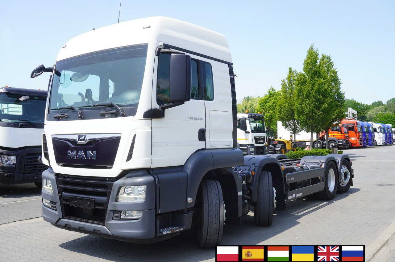 MAN TGS 35.420 8x2 / Chassis 6.4 m / 3 steered axles - Lastbil chassis: billede 1 MAN TGS 35.420 8x2 / Chassis 6.4 m / 3 steered axles - Lastbil chassis: billede 1