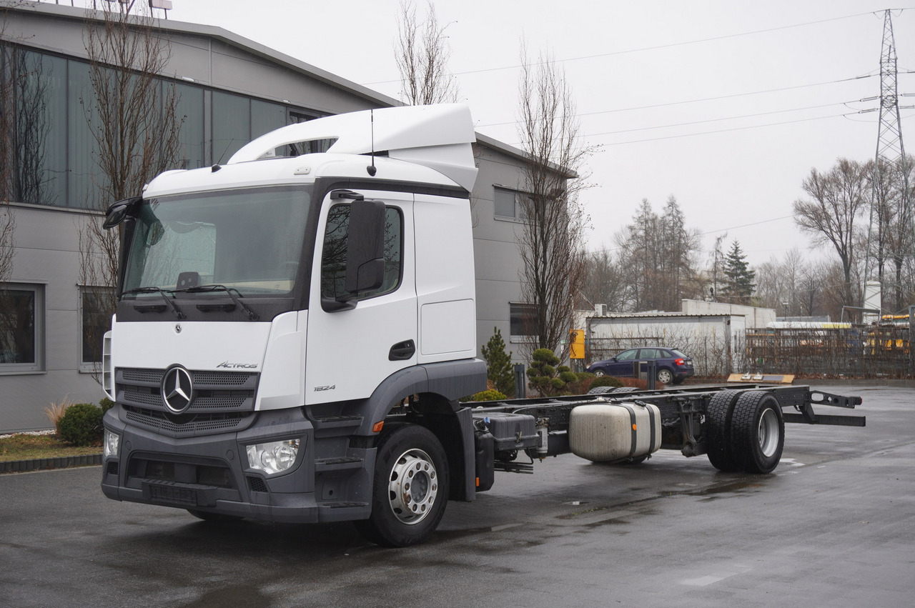 MERCEDES-BENZ Actros 1824 / 9.1 m chassis / sleeping cabin - Lastbil chassis: billede 1 MERCEDES-BENZ Actros 1824 / 9.1 m chassis / sleeping cabin - Lastbil chassis: billede 1