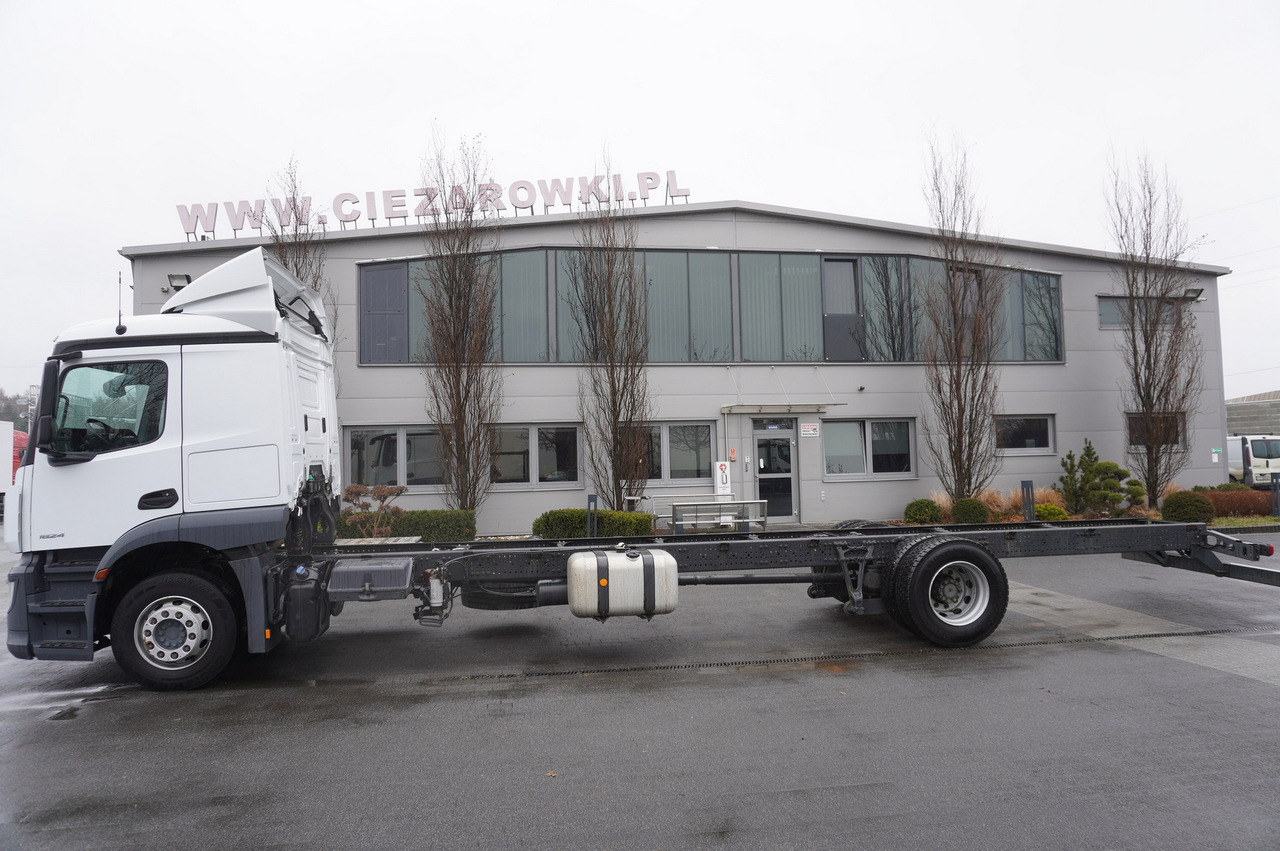MERCEDES-BENZ Actros 1824 / 9.1 m chassis / sleeping cabin - Lastbil chassis: billede 2 MERCEDES-BENZ Actros 1824 / 9.1 m chassis / sleeping cabin - Lastbil chassis: billede 2
