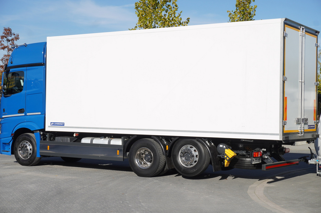 MERCEDES-BENZ Actros 2548 E6 / GIGA / Cab Lounge chair / Lamberet Refrigerator / Carrier Supra 950 - Kølevogn lastbil: billede 4 MERCEDES-BENZ Actros 2548 E6 / GIGA / Cab Lounge chair / Lamberet Refrigerator / Carrier Supra 950 - Kølevogn lastbil: billede 4