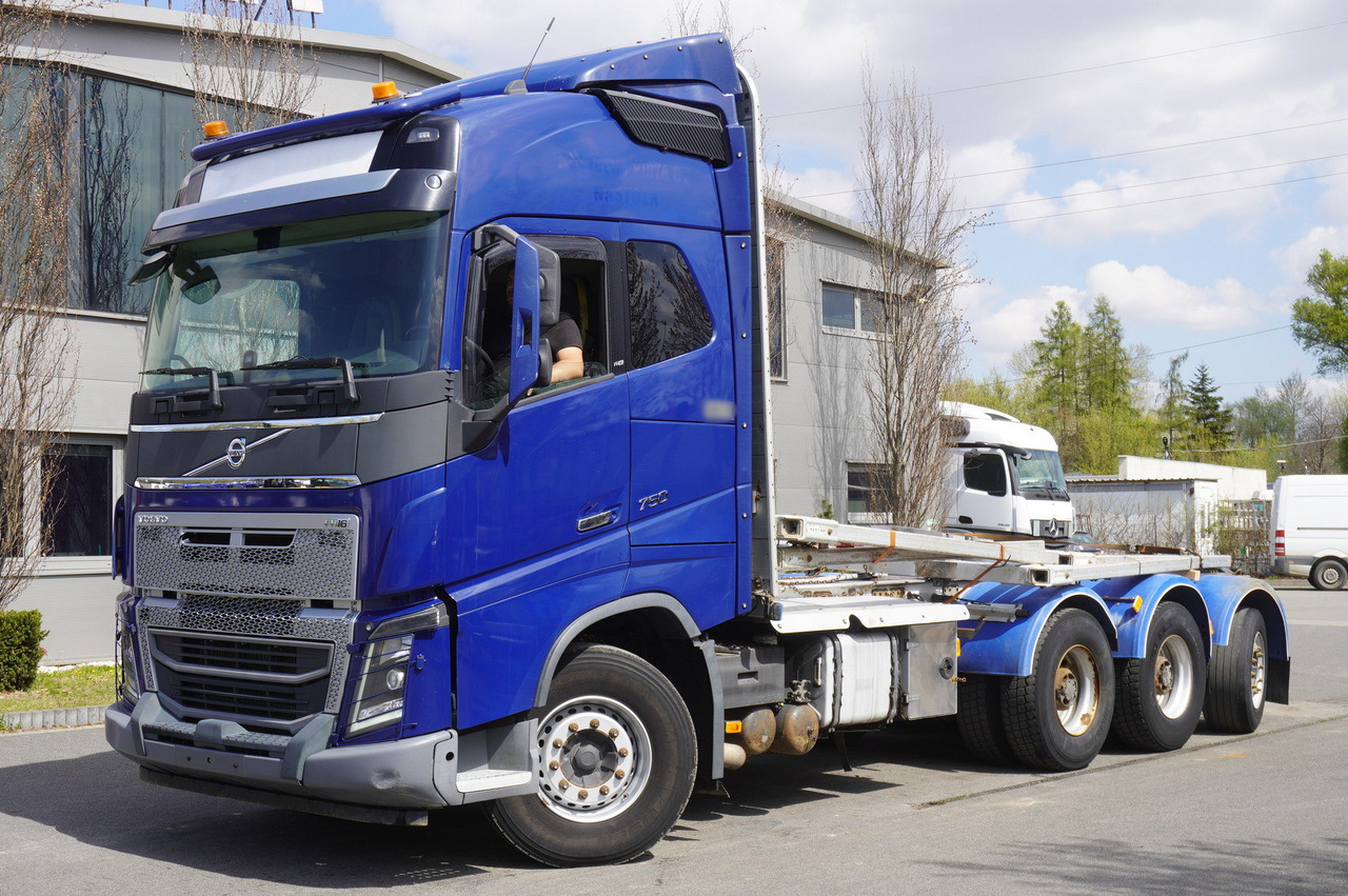 VOLVO FH16 750 8x4 / 750 HP! / 20 t load capacity / stanchion superstructure - Lastbil med kran: billede 3 VOLVO FH16 750 8x4 / 750 HP! / 20 t load capacity / stanchion superstructure - Lastbil med kran: billede 3