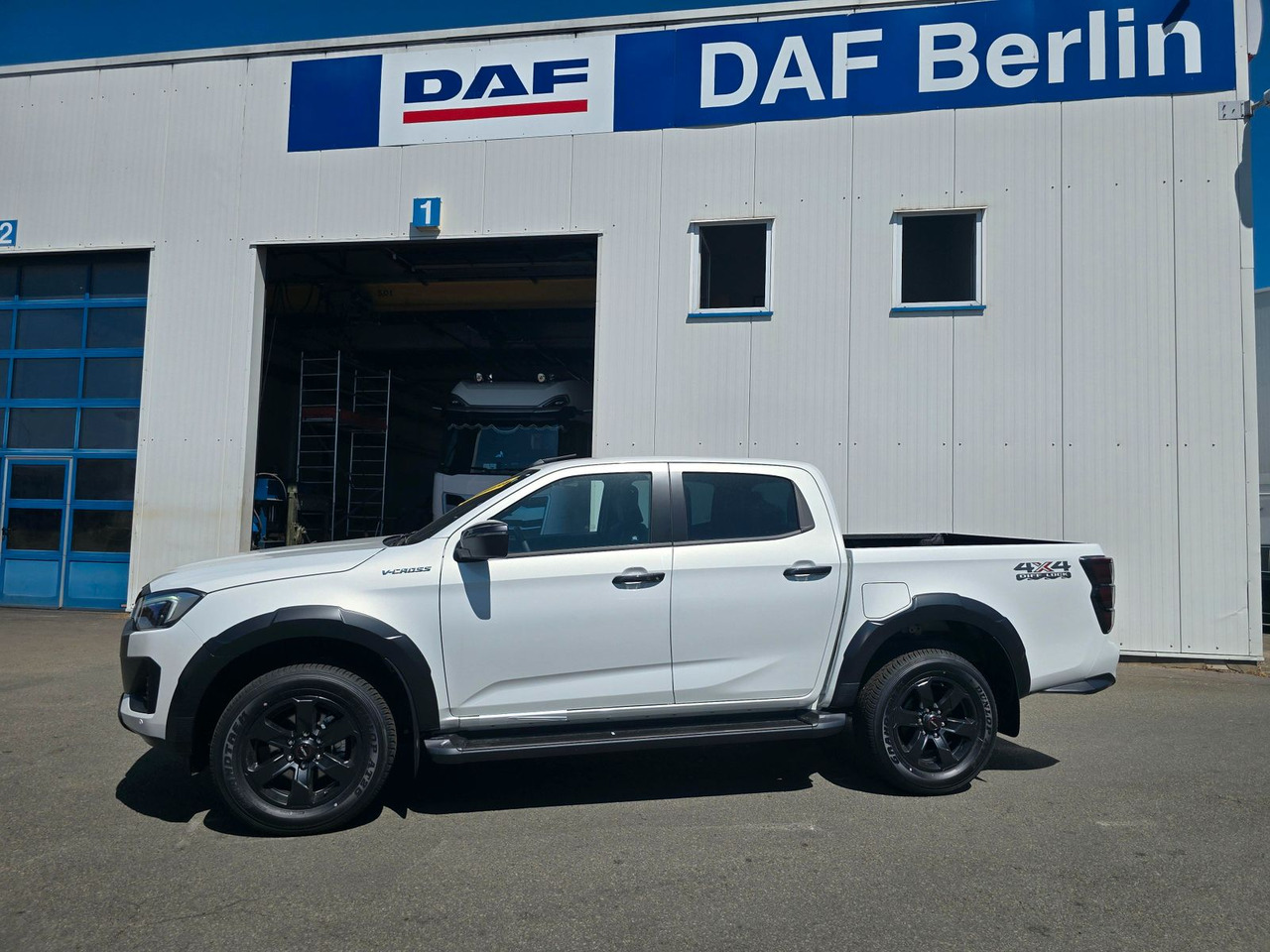 Isuzu D-Max V-Cross Dolomite Weiß Metallic - SUV: billede 1 Isuzu D-Max V-Cross Dolomite Weiß Metallic - SUV: billede 1