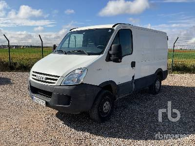 IVECO 35S10 4x2 - Lastbil varevogn: billede 1 IVECO 35S10 4x2 - Lastbil varevogn: billede 1