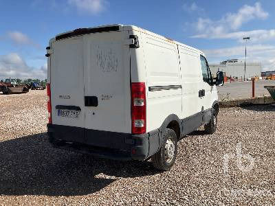 IVECO 35S10 4x2 - Lastbil varevogn: billede 3 IVECO 35S10 4x2 - Lastbil varevogn: billede 3