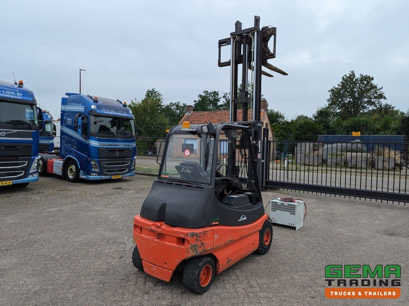 Linde E30 02 - 4058 uur - Duplex Mast - Volrubber Banden - Eurotron 80V-80A Oplader (M34) - El gaffeltruck: billede 3 Linde E30 02 - 4058 uur - Duplex Mast - Volrubber Banden - Eurotron 80V-80A Oplader (M34) - El gaffeltruck: billede 3