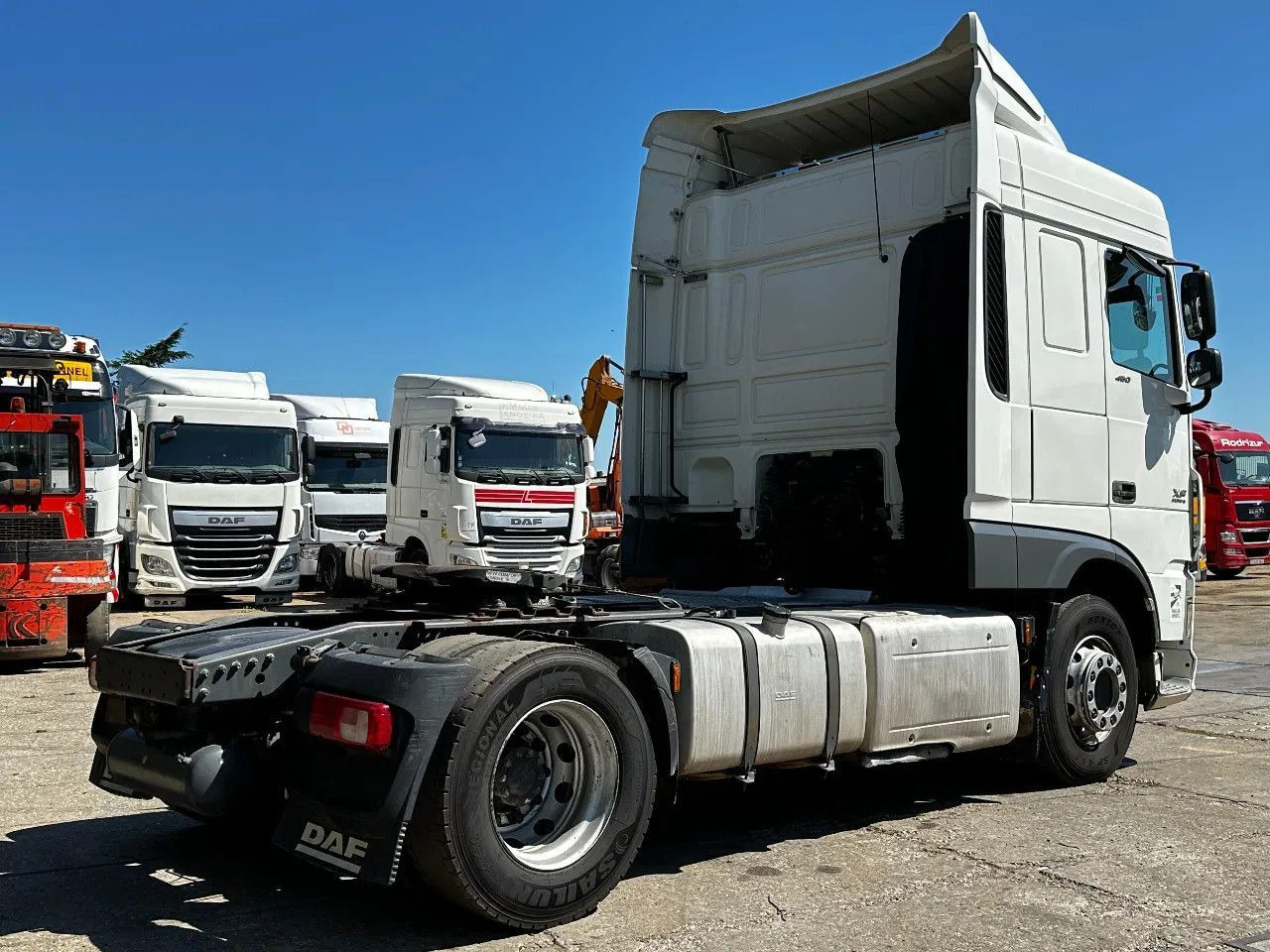 DAF XF 460 4X2 Tractor-unit Spring/Air Retarder ACC DAF XF 460 4X2 Tractor-unit Spring/Air Retarder ACC - Trækker: billede 4 DAF XF 460 4X2 Tractor-unit Spring/Air Retarder ACC DAF XF 460 4X2 Tractor-unit Spring/Air Retarder ACC - Trækker: billede 4