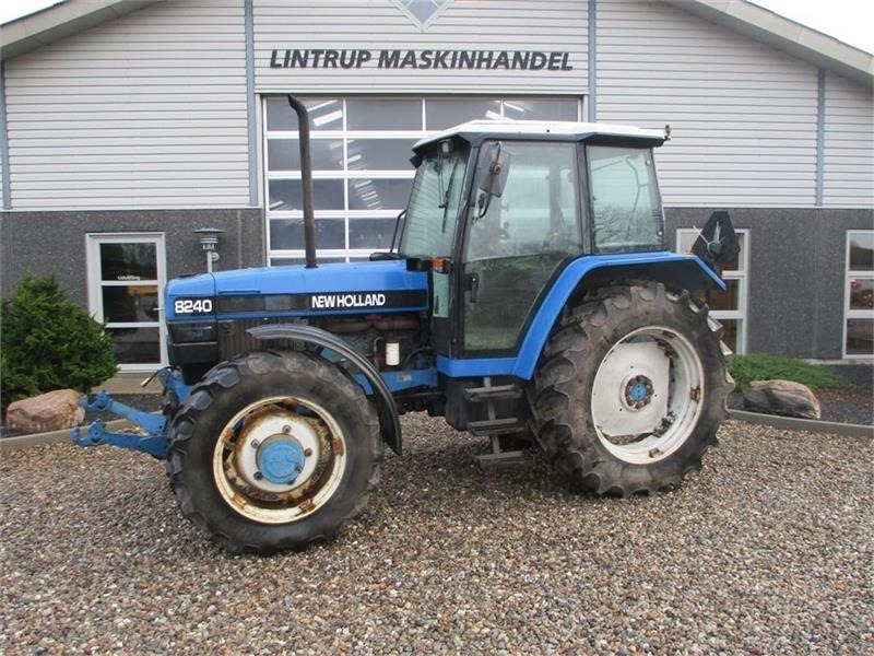 New Holland 8240 SLE Med frontlift og frontPTO - Traktor: billede 1 New Holland 8240 SLE Med frontlift og frontPTO - Traktor: billede 1