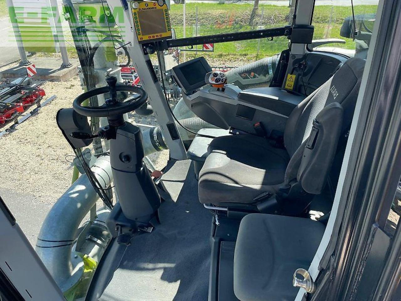 CLAAS xerion 4000 saddle trac zunhammer 16 m³ kundendienst und tüv neu SADDLE TRAC - Traktor: billede 3 CLAAS xerion 4000 saddle trac zunhammer 16 m³ kundendienst und tüv neu SADDLE TRAC - Traktor: billede 3