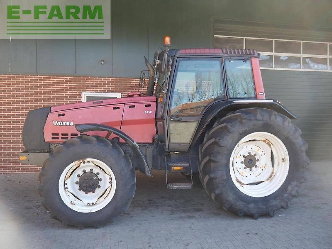 Valtra 8450 - Traktor: billede 5 Valtra 8450 - Traktor: billede 5