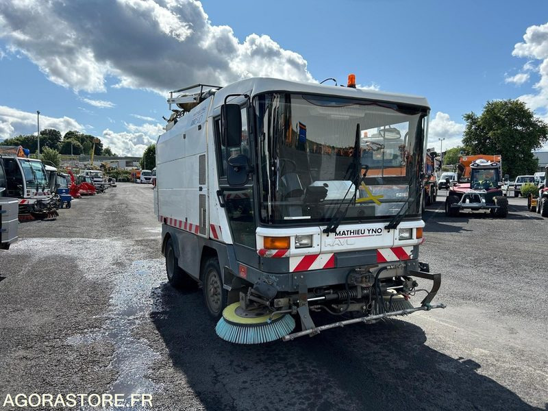BALAYEUSE DE VOIRIE - MATHIEU RAVO C 540 - 2005 - 16 210 H - Fejebil: billede 2 BALAYEUSE DE VOIRIE - MATHIEU RAVO C 540 - 2005 - 16 210 H - Fejebil: billede 2