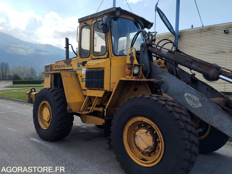 CHARGEUSE SUR PNEUS VOLVO L70 de 1993 n°9930 HS A REPARER - Læssemaskine: billede 4 CHARGEUSE SUR PNEUS VOLVO L70 de 1993 n°9930 HS A REPARER - Læssemaskine: billede 4