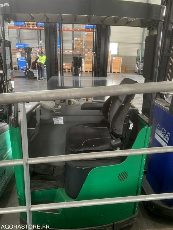 CHARIOT NISSAN CAT5 R489 AVEC CHARGEUR EN L'ETAT - Reach truck: billede 3 CHARIOT NISSAN CAT5 R489 AVEC CHARGEUR EN L'ETAT - Reach truck: billede 3