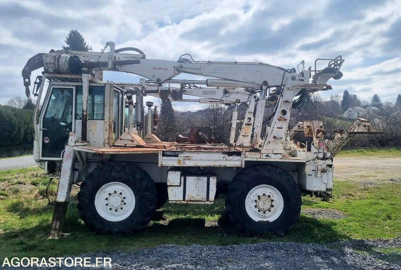 MACHINE A PLANTER LES POTEAUX - RISA CHALLENGER - 2001 - 3950heures - Entreprenørmaskin: billede 1 MACHINE A PLANTER LES POTEAUX - RISA CHALLENGER - 2001 - 3950heures - Entreprenørmaskin: billede 1