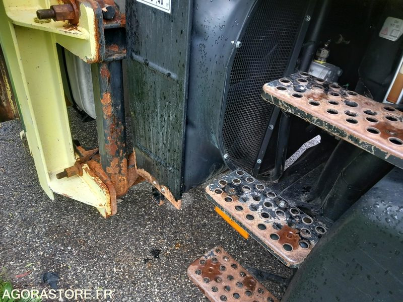 MERCEDES UNIMOG 4X4 4RD AVEC SALEUSE ET AILERONS KU0105 SL0307 AB0107 AB0107 - Snerydningsmaskine: billede 4 MERCEDES UNIMOG 4X4 4RD AVEC SALEUSE ET AILERONS KU0105 SL0307 AB0107 AB0107 - Snerydningsmaskine: billede 4