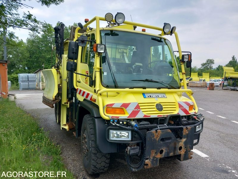 MERCEDES UNIMOG 4X4 4RD AVEC SALEUSE ET AILERONS KU0105 SL0307 AB0107 AB0107 - Snerydningsmaskine: billede 1 MERCEDES UNIMOG 4X4 4RD AVEC SALEUSE ET AILERONS KU0105 SL0307 AB0107 AB0107 - Snerydningsmaskine: billede 1
