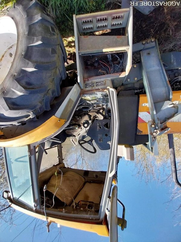 TRACTEUR ENAULT ERGOS100 + CHARGEUR FAUCHEUX - Traktor: billede 5 TRACTEUR ENAULT ERGOS100 + CHARGEUR FAUCHEUX - Traktor: billede 5