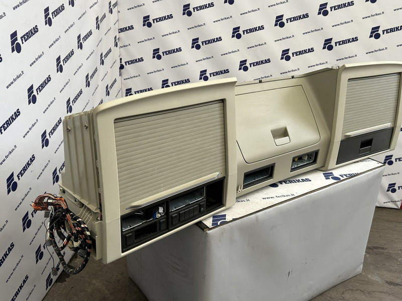 Volvo upper storage - Førerhus og interiør for Lastbil: billede 2 Volvo upper storage - Førerhus og interiør for Lastbil: billede 2