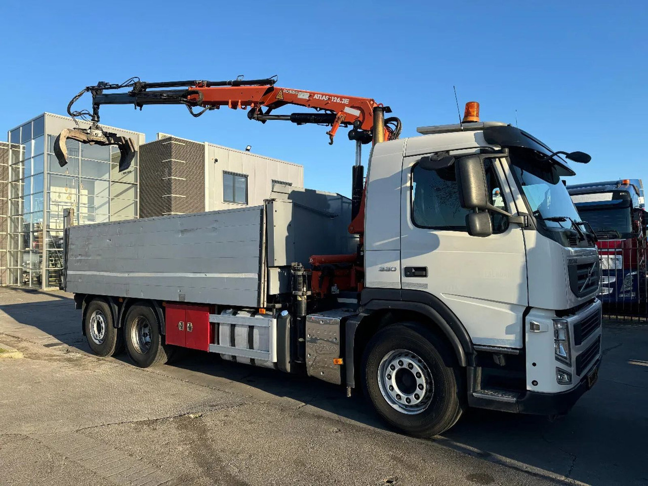 Volvo FM 330 6X2 - EURO 5 + ATLAS 126.3E A2 + REMOTE + - Tipvogn lastbil, Lastbil med kran: billede 1 Volvo FM 330 6X2 - EURO 5 + ATLAS 126.3E A2 + REMOTE + - Tipvogn lastbil, Lastbil med kran: billede 1
