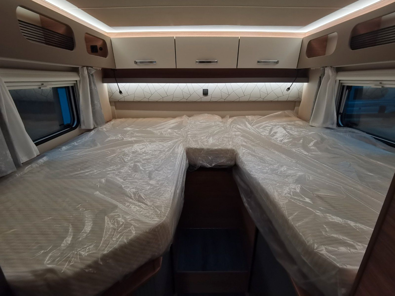 Delintegreret autocamper Weinsberg CARASUITE 650 MEG/155-DSG/EINZELBETTEN & HUBBETT: billede 19