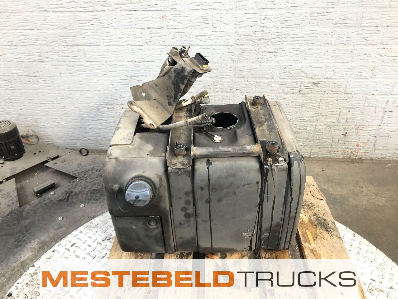 DAF Adblue tank - Brændstofsystem for Lastbil: billede 1 DAF Adblue tank - Brændstofsystem for Lastbil: billede 1