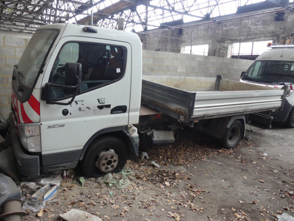Camionnette tri-benne basculante Mitsubishi Canter (2009-121.930 km) - Tipvogn lastbil: billede 1 Camionnette tri-benne basculante Mitsubishi Canter (2009-121.930 km) - Tipvogn lastbil: billede 1