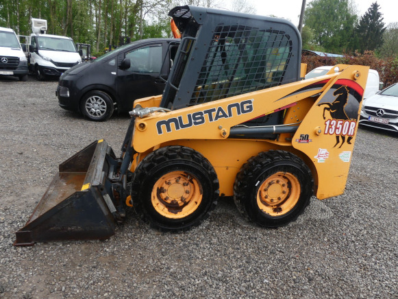 Mini chargeur sur pneus Mustang 1350 R - Skridstyret minilæsser: billede 3 Mini chargeur sur pneus Mustang 1350 R - Skridstyret minilæsser: billede 3