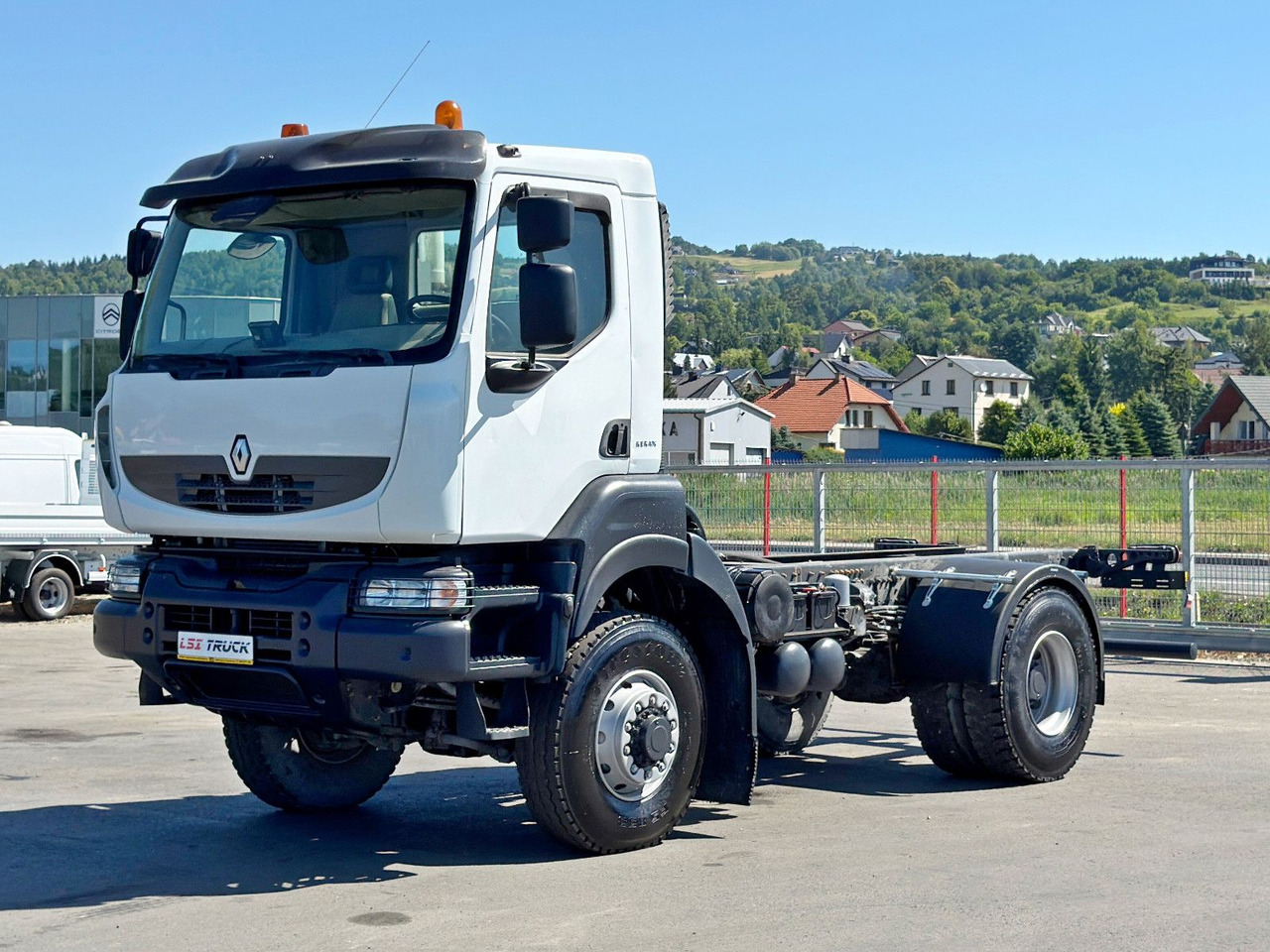 Renault KERAX 370 * FAHRGESTELL 4,55 m / 4x4*TOPZUSTAND - Lastbil chassis: billede 2 Renault KERAX 370 * FAHRGESTELL 4,55 m / 4x4*TOPZUSTAND - Lastbil chassis: billede 2