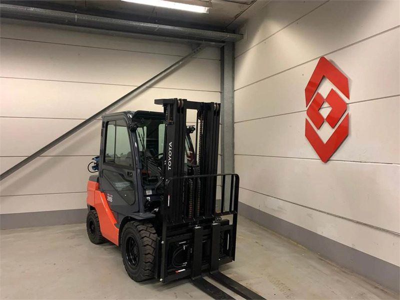 Toyota 02-8FGJF35 - Gas gaffeltruck: billede 3 Toyota 02-8FGJF35 - Gas gaffeltruck: billede 3