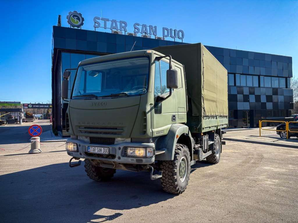 Iveco EUROCARGO 4x4 Offroad Camper Winde - Lastbil med presenning: billede 1 Iveco EUROCARGO 4x4 Offroad Camper Winde - Lastbil med presenning: billede 1