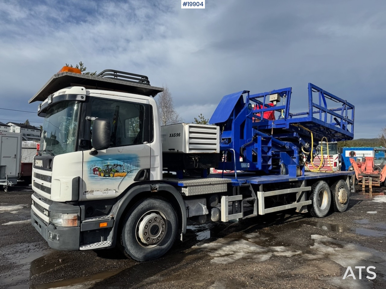 Scania P114 - Lastbil med mandskabslift: billede 2 Scania P114 - Lastbil med mandskabslift: billede 2