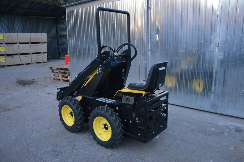 Tur Poland Miniradlader Miniloader Mini hoflader TUR N 520 - Skridstyret minilæsser: billede 4 Tur Poland Miniradlader Miniloader Mini hoflader TUR N 520 - Skridstyret minilæsser: billede 4