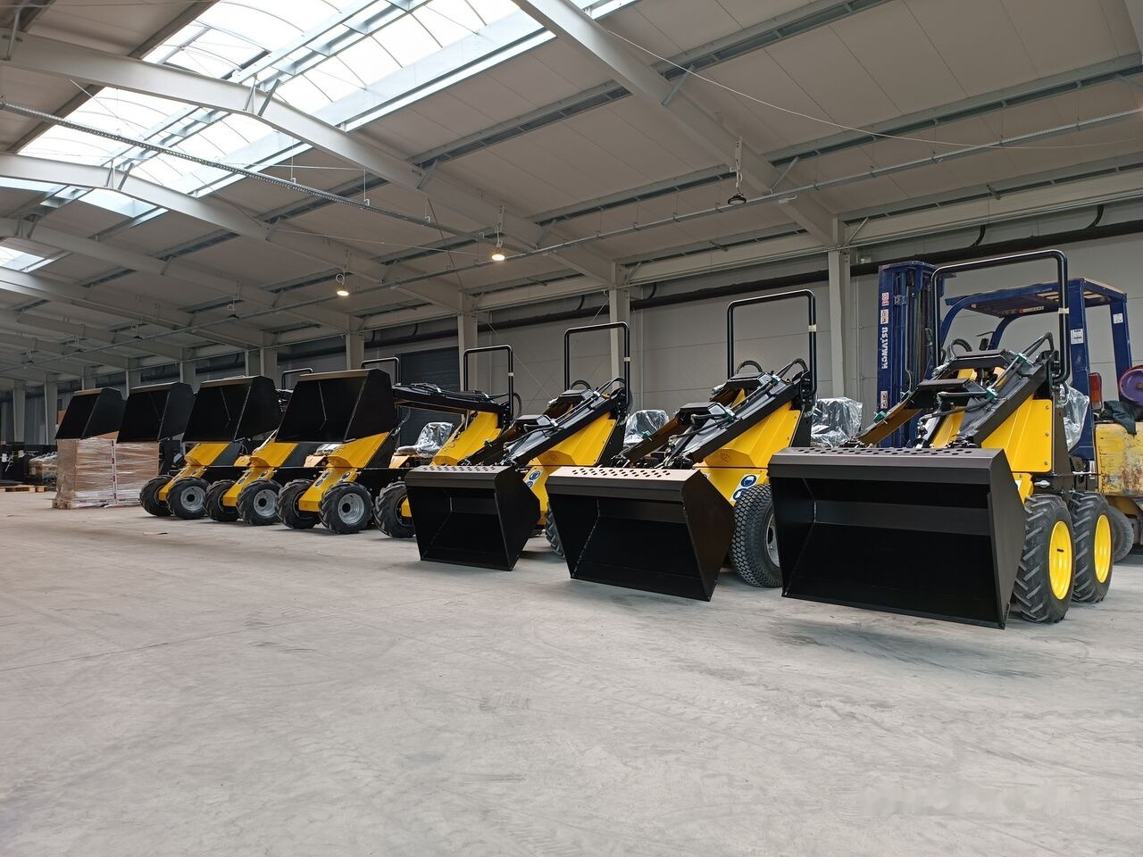 Tur Poland N520 Miniradlader Mini Hoflader Mini Lader - Skridstyret minilæsser: billede 5 Tur Poland N520 Miniradlader Mini Hoflader Mini Lader - Skridstyret minilæsser: billede 5