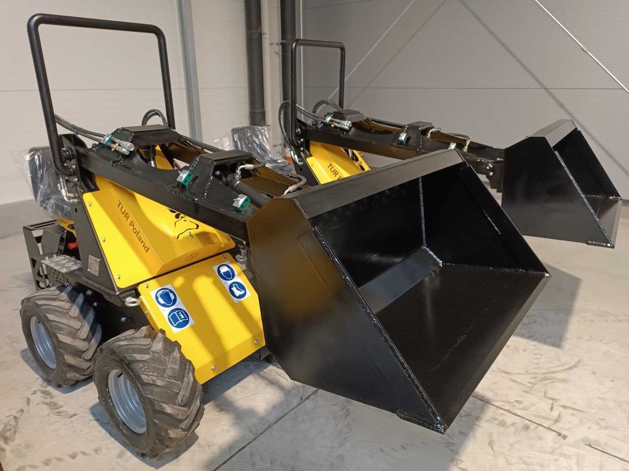 Tur Poland N520 Miniradlader Mini Hoflader Mini Lader - Skridstyret minilæsser: billede 1 Tur Poland N520 Miniradlader Mini Hoflader Mini Lader - Skridstyret minilæsser: billede 1